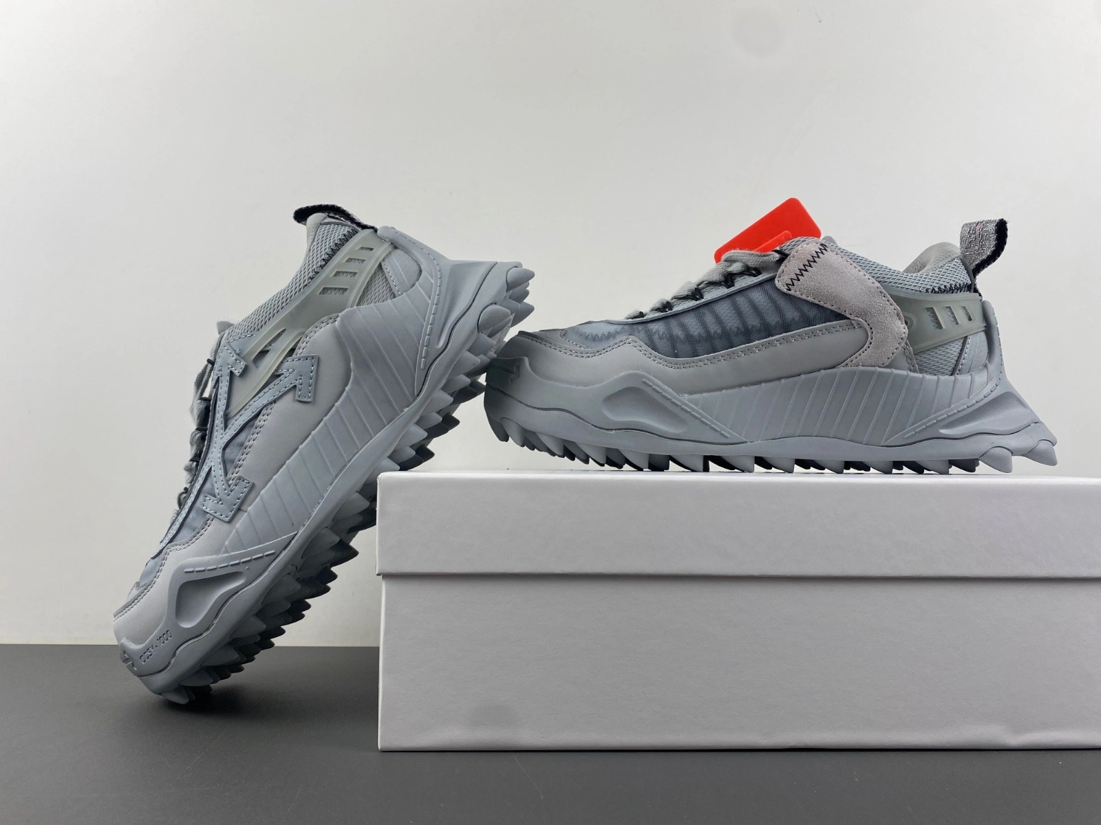 OWT 19FW ODSY-1000 SNEAKERS