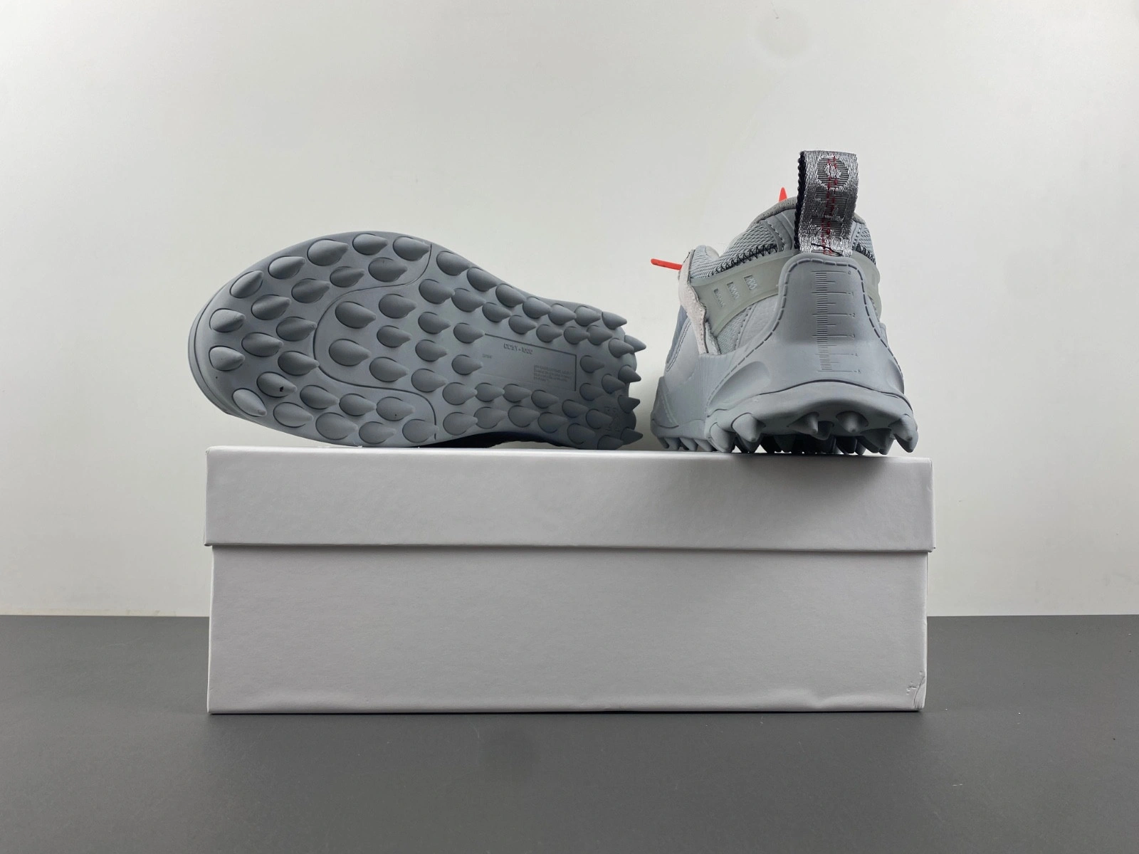 OWT 19FW ODSY-1000 SNEAKERS