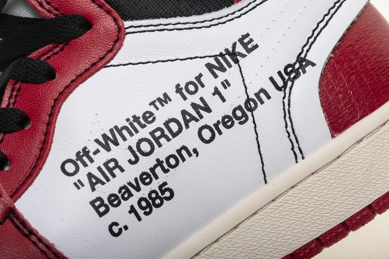 OWT NIKE Air Jordan 1 retro chicago  AA3834-101