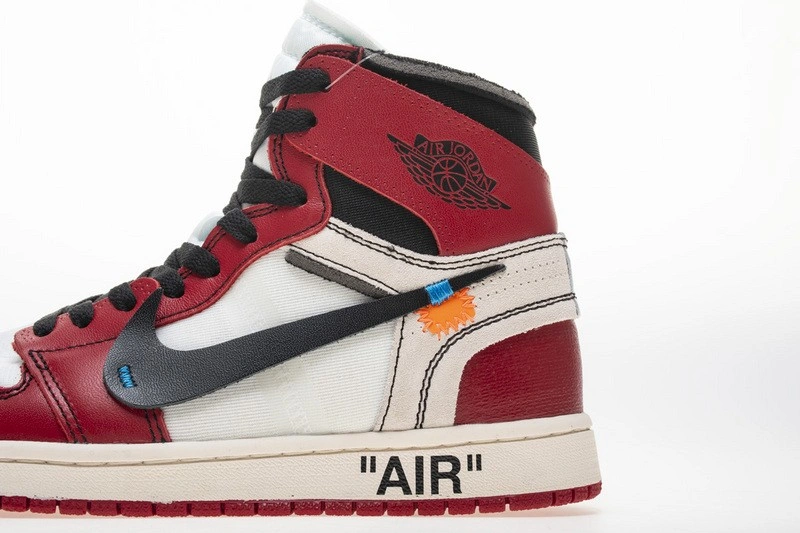 OWT NIKE Air Jordan 1 retro chicago  AA3834-101
