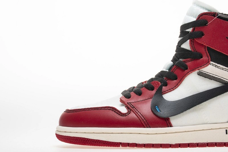 OWT NIKE Air Jordan 1 retro chicago  AA3834-101