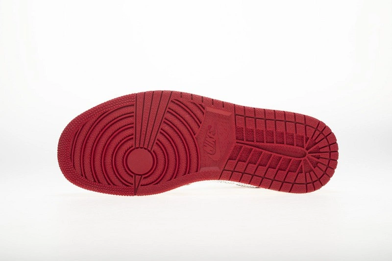 OWT NIKE Air Jordan 1 retro chicago  AA3834-101