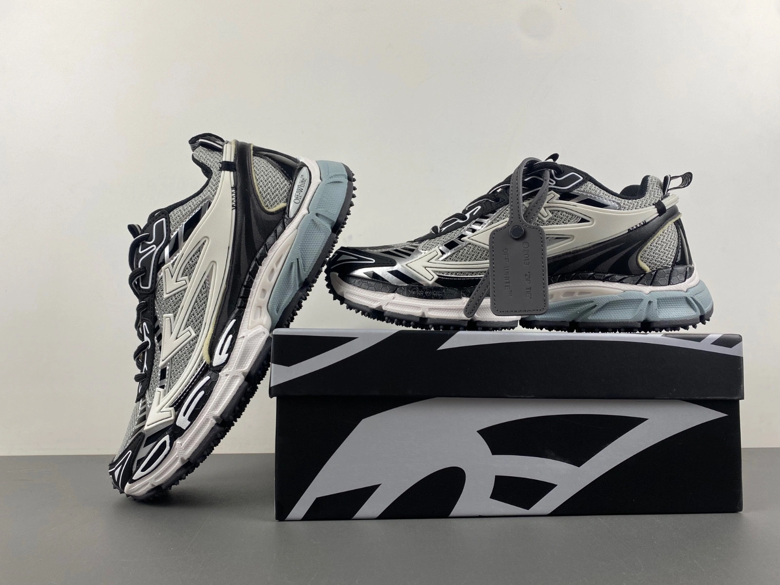 OWT OW BE RIGHT BACK SNEAKERS