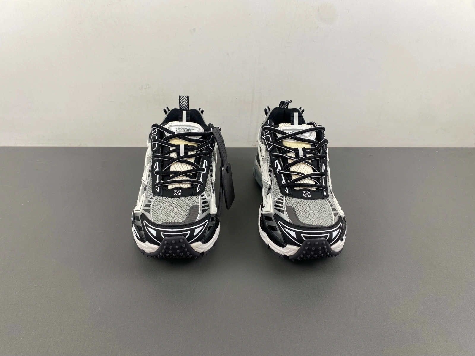 OWT OW BE RIGHT BACK SNEAKERS