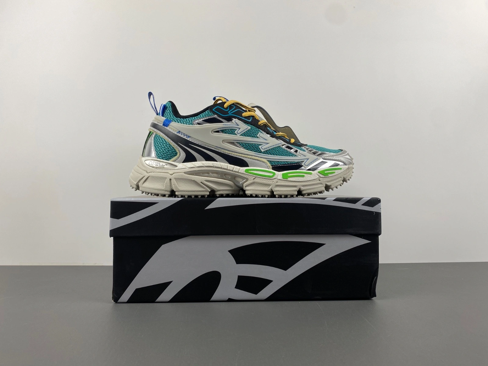 OWT Ow Be Right Back Sneakers