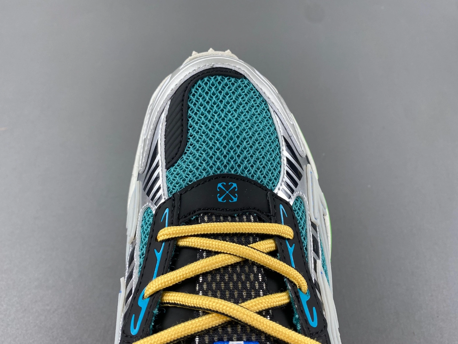 OWT Ow Be Right Back Sneakers