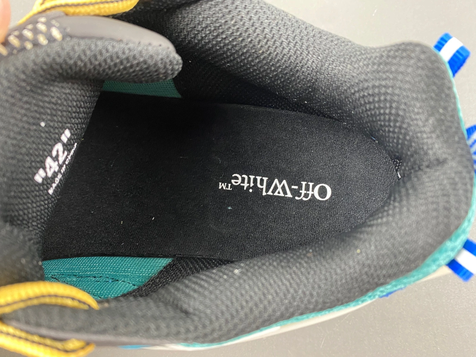 OWT Ow Be Right Back Sneakers