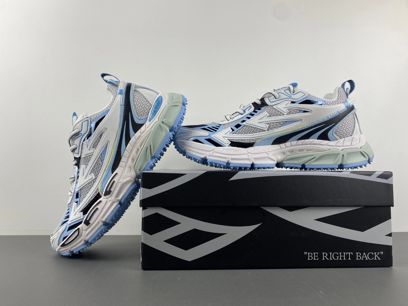 OWT Ow Be Right Back Sneakers