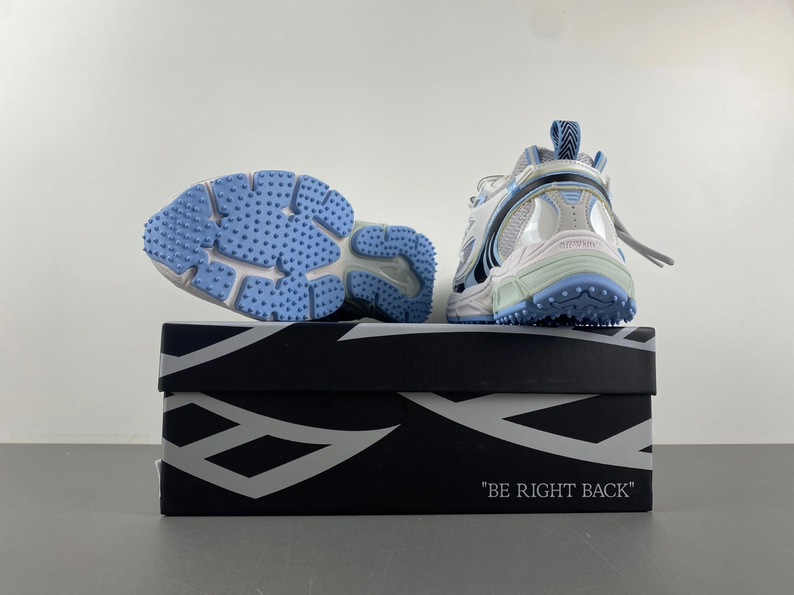 OWT Ow Be Right Back Sneakers