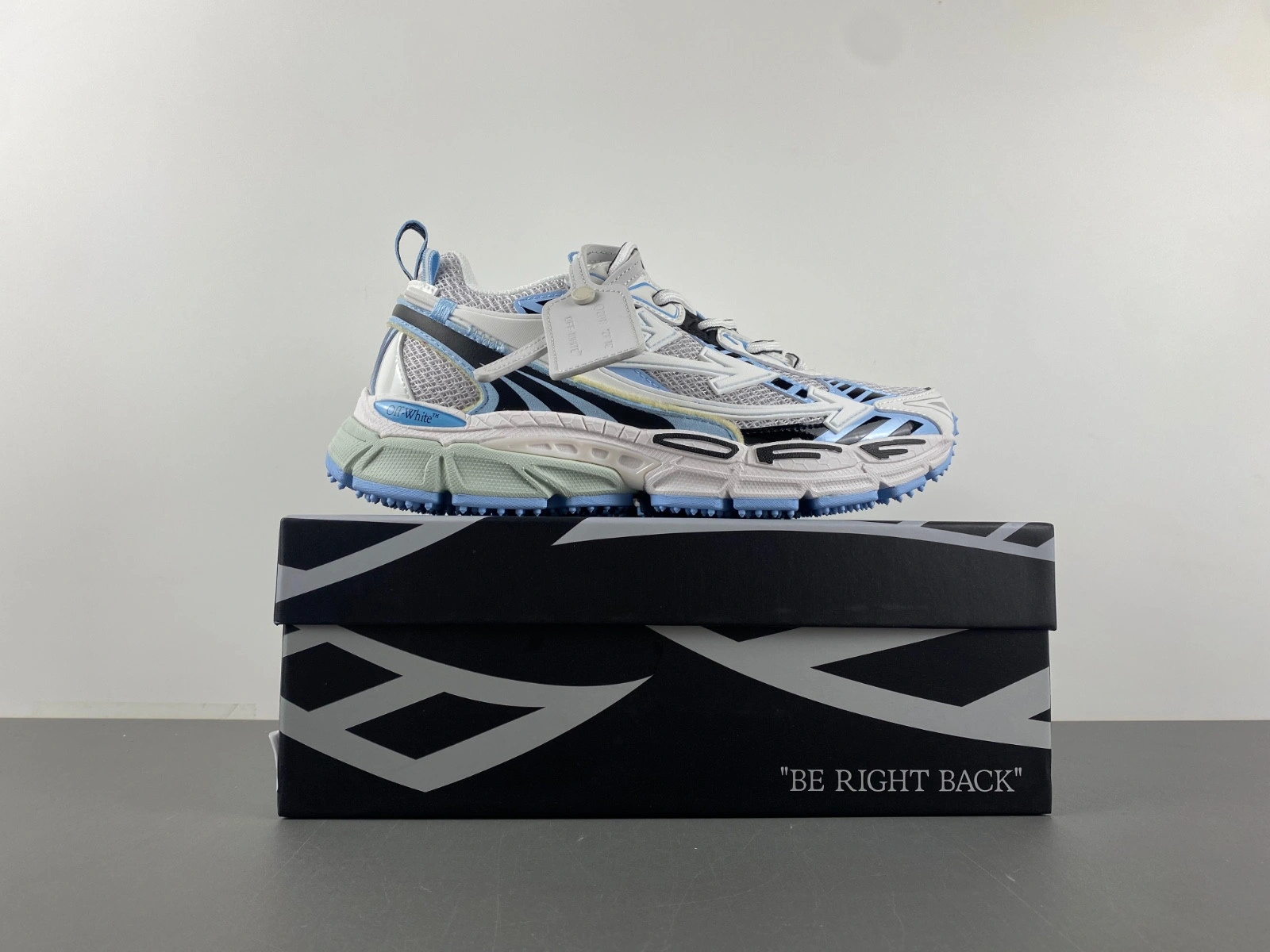 OWT Ow Be Right Back Sneakers