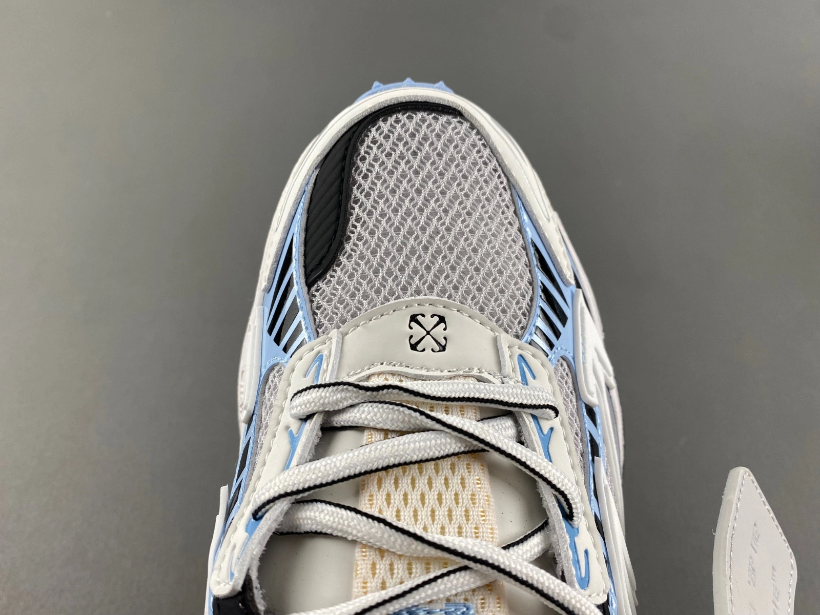 OWT Ow Be Right Back Sneakers