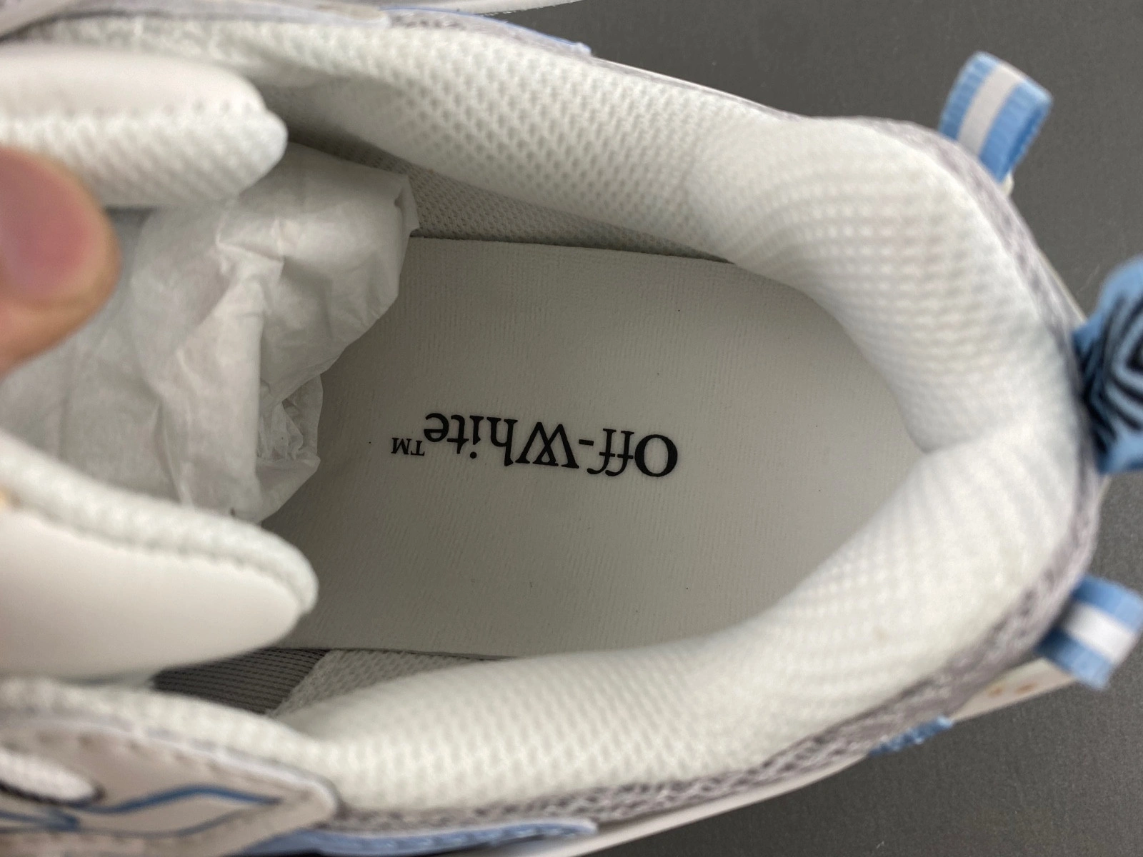 OWT Ow Be Right Back Sneakers