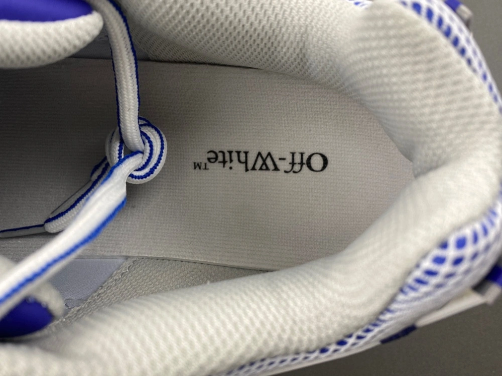 OWT Ow Be Right Back Sneakers
