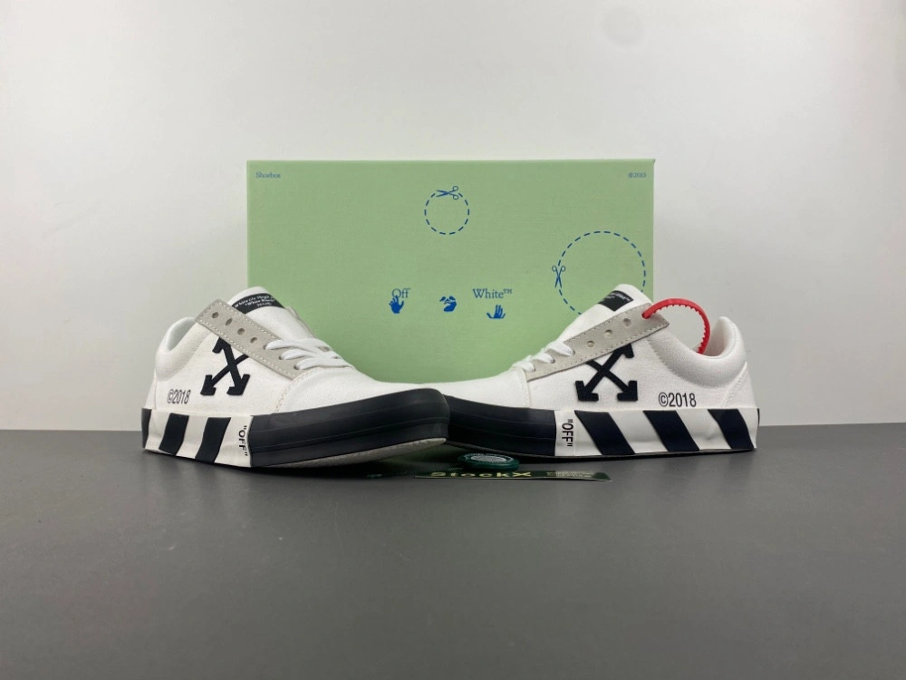 OWT c o Virgil Abloh Vulc Low Top Sneaker