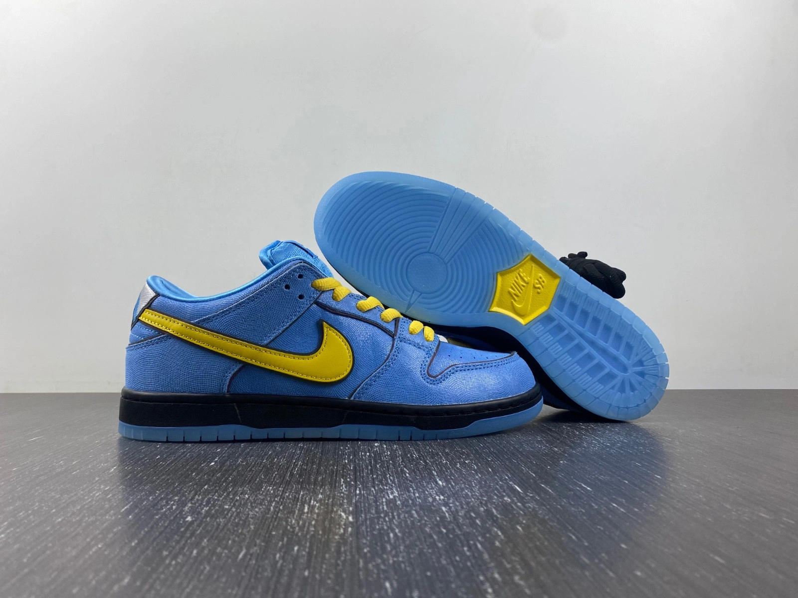 Powerpuff Girls x Nike SB Dunk Low 