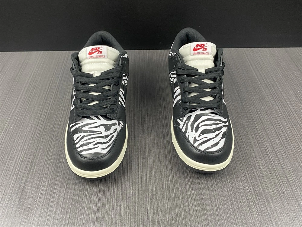Quartersnacks x NK SB Dunk 