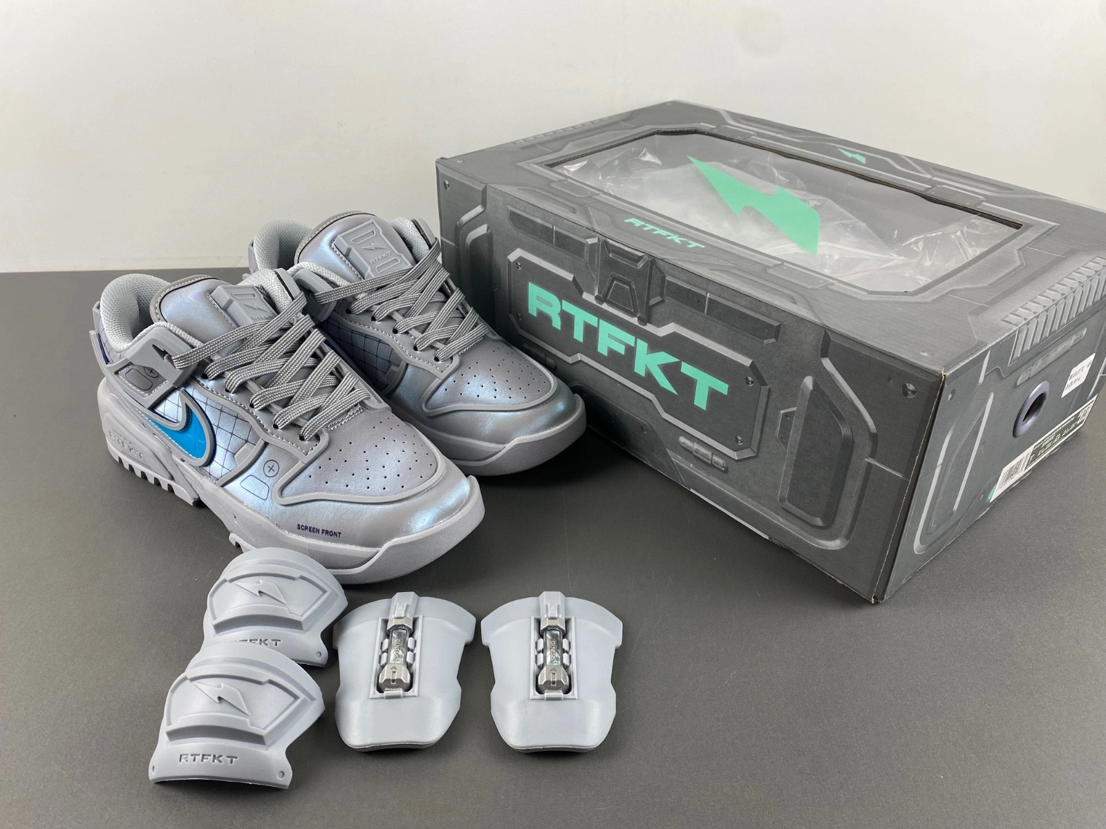 RTFKT X Dunk Genesis 'OG' - Nike  HF0438-001