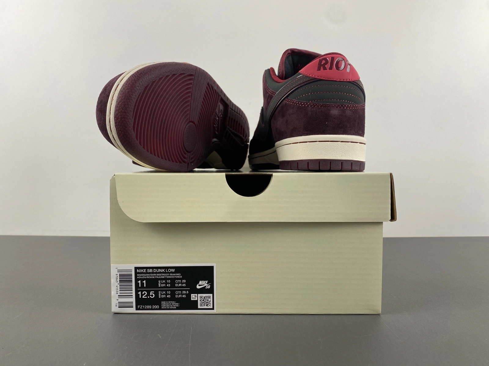 Riot Skateshop x Nike SB Dunk Low  FZ1289-200