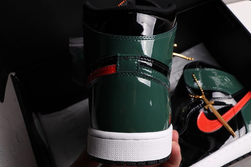 SoleFly x Air Jordan 1 High “Friends & Family”  AV3905-038