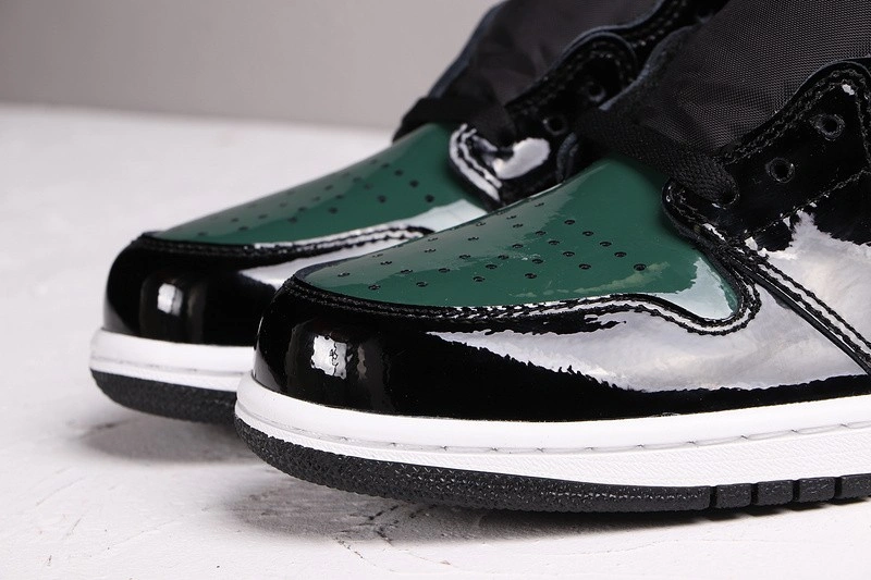 SoleFly x Air Jordan 1 High “Friends & Family”  AV3905-038