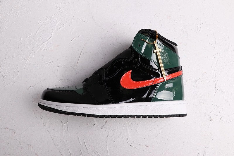 SoleFly x Air Jordan 1 High “Friends & Family”  AV3905-038