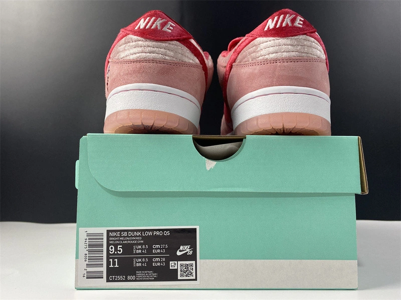 StrangeLove x Dunk Low SB 'Valentine's Day'  CT2552-800