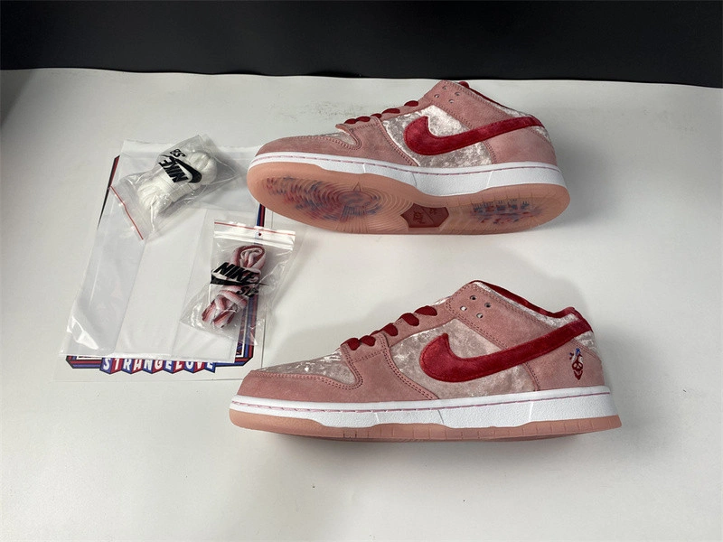 StrangeLove x Dunk Low SB 'Valentine's Day'  CT2552-800