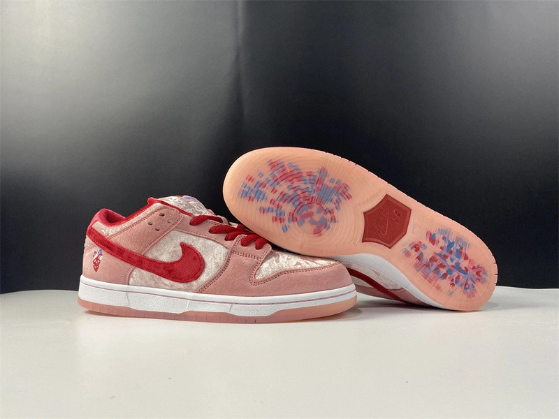 StrangeLove x Dunk Low SB 'Valentine's Day'  CT2552-800