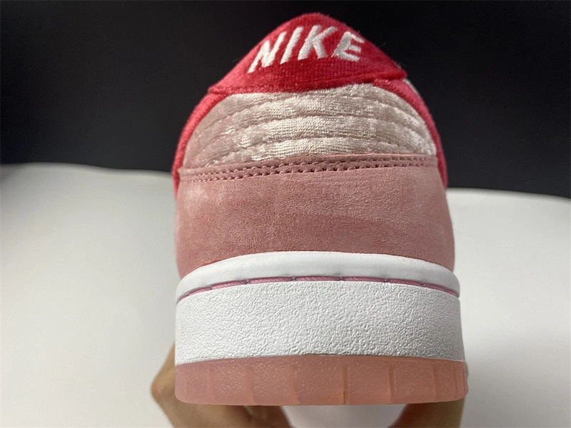 StrangeLove x Dunk Low SB 'Valentine's Day'  CT2552-800