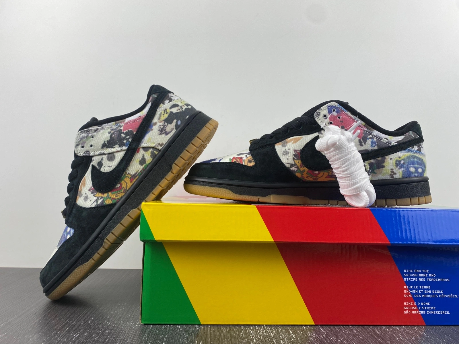 Supreme x Nike SB Dunk Low Rammellzee FD8778-001