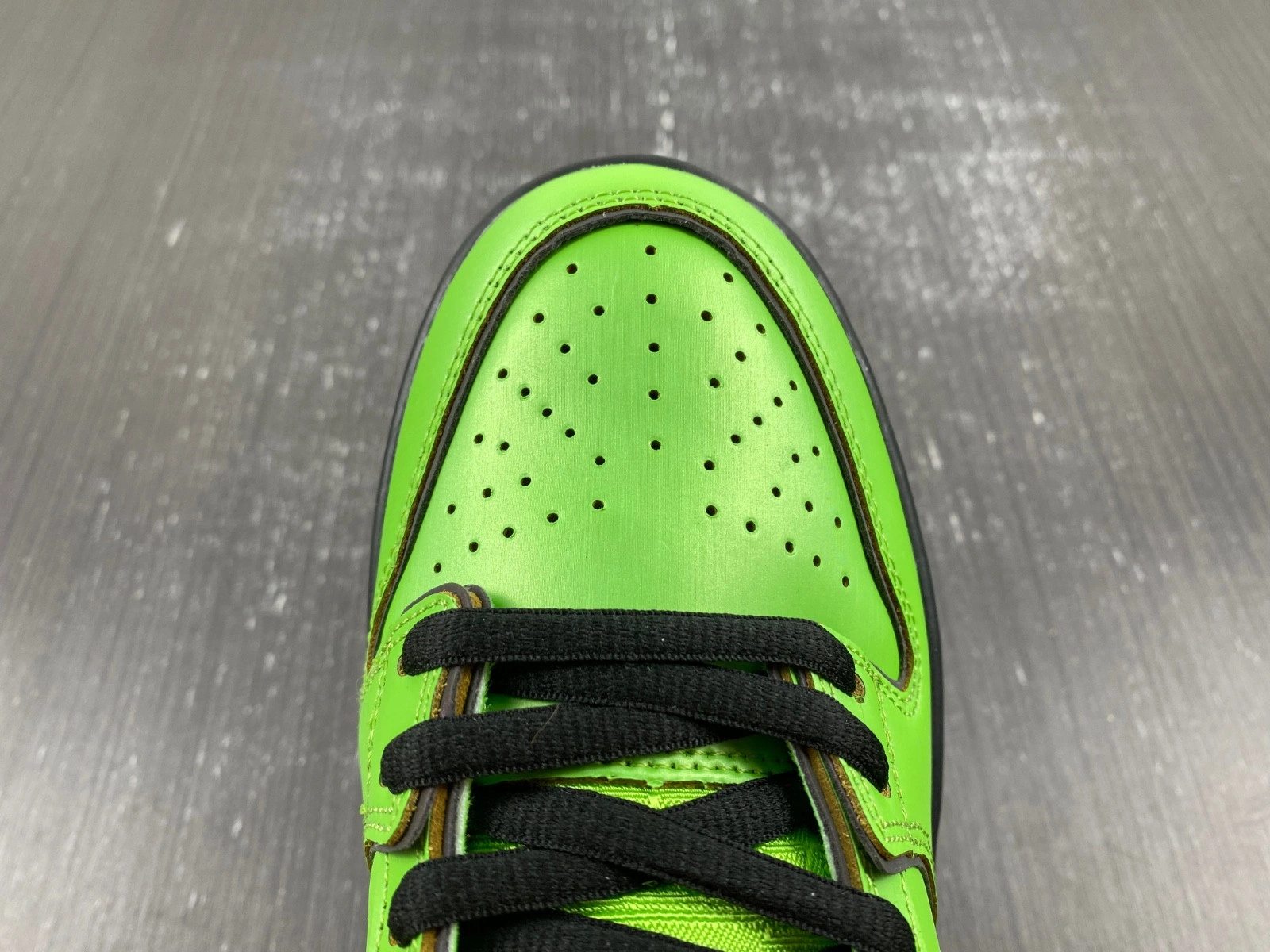 The Powerpuff Girls x Nike SB Dunk Low Buttercup  FZ8319-300