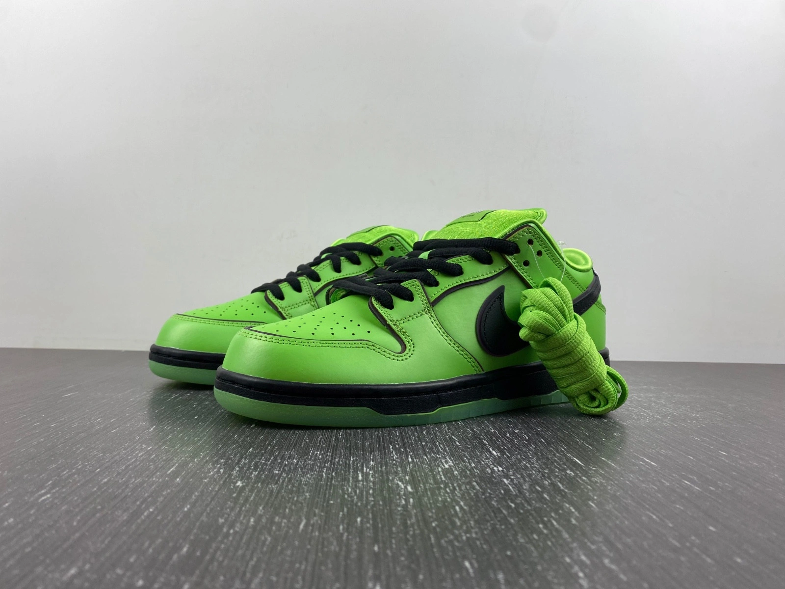The Powerpuff Girls x Nike SB Dunk Low Buttercup  FZ8319-300