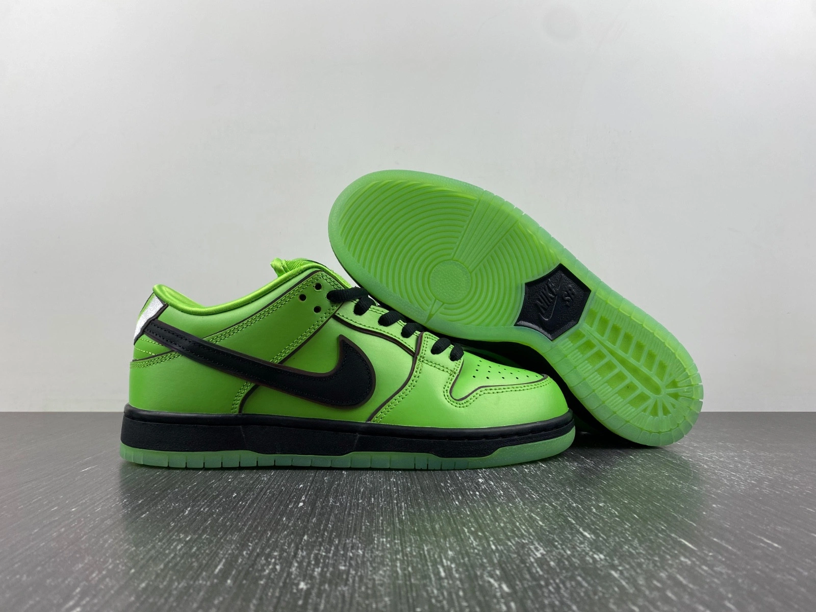 The Powerpuff Girls x Nike SB Dunk Low Buttercup  FZ8319-300