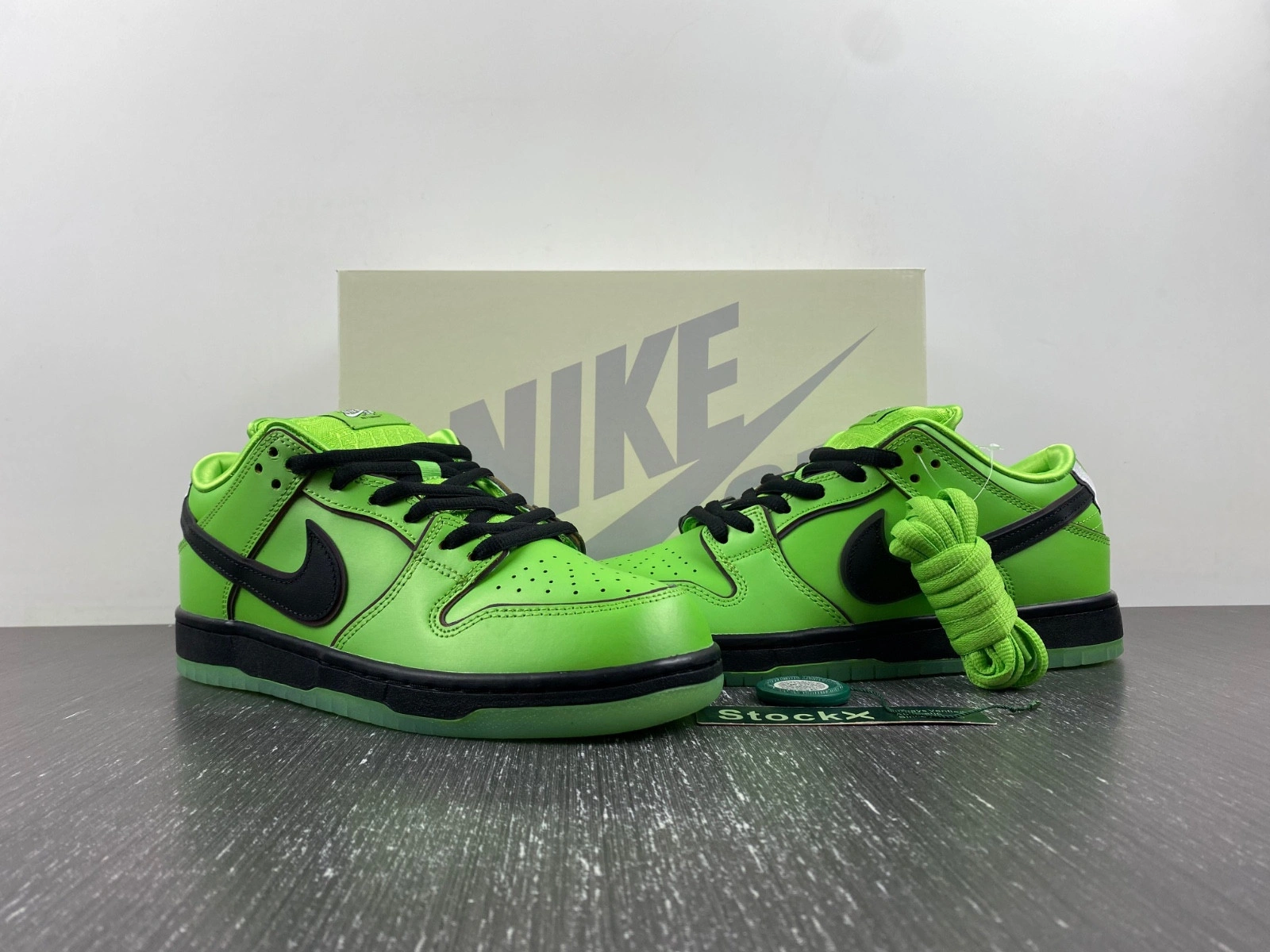 The Powerpuff Girls x Nike SB Dunk Low Buttercup  FZ8319-300