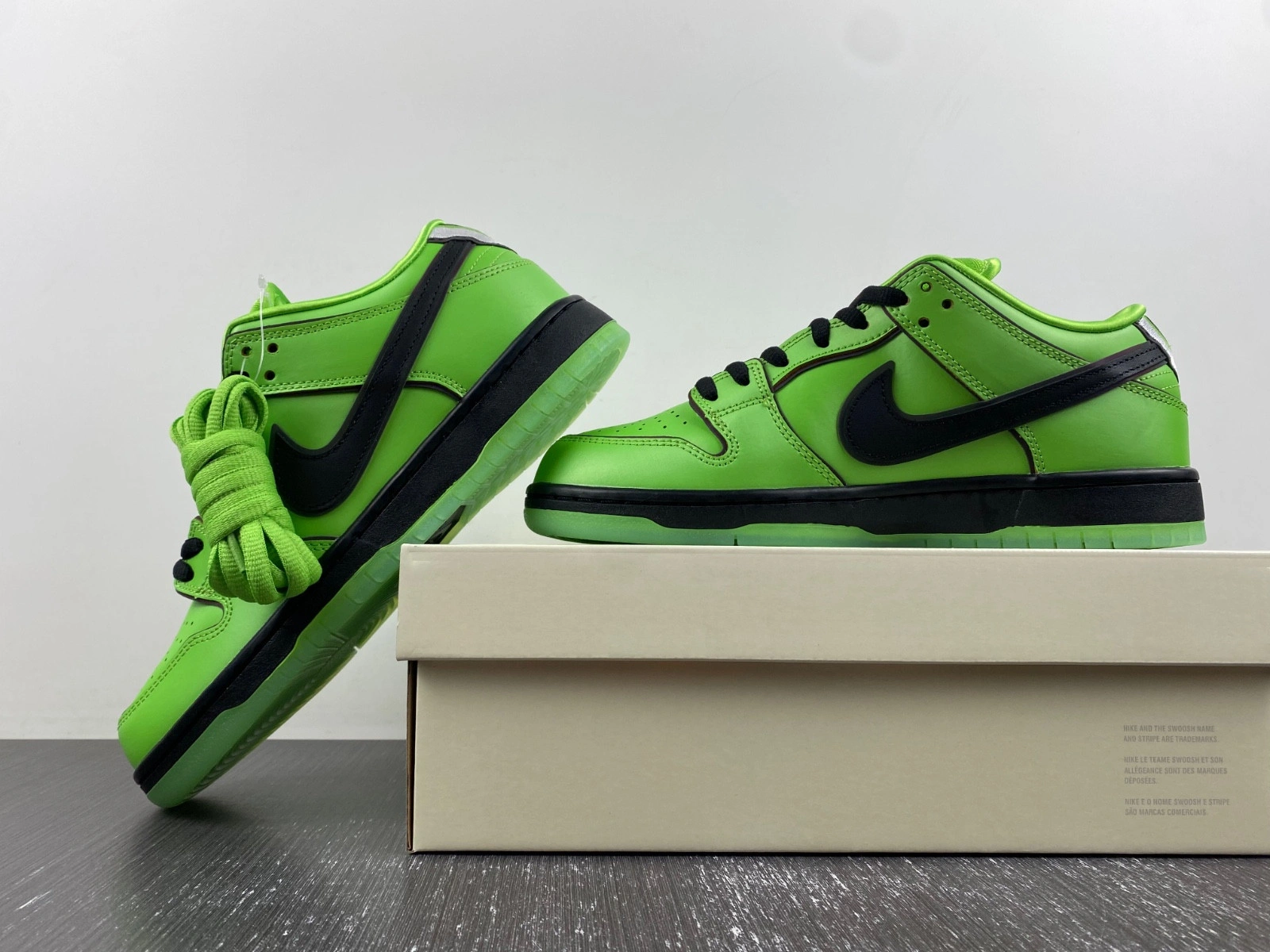 The Powerpuff Girls x Nike SB Dunk Low Buttercup  FZ8319-300