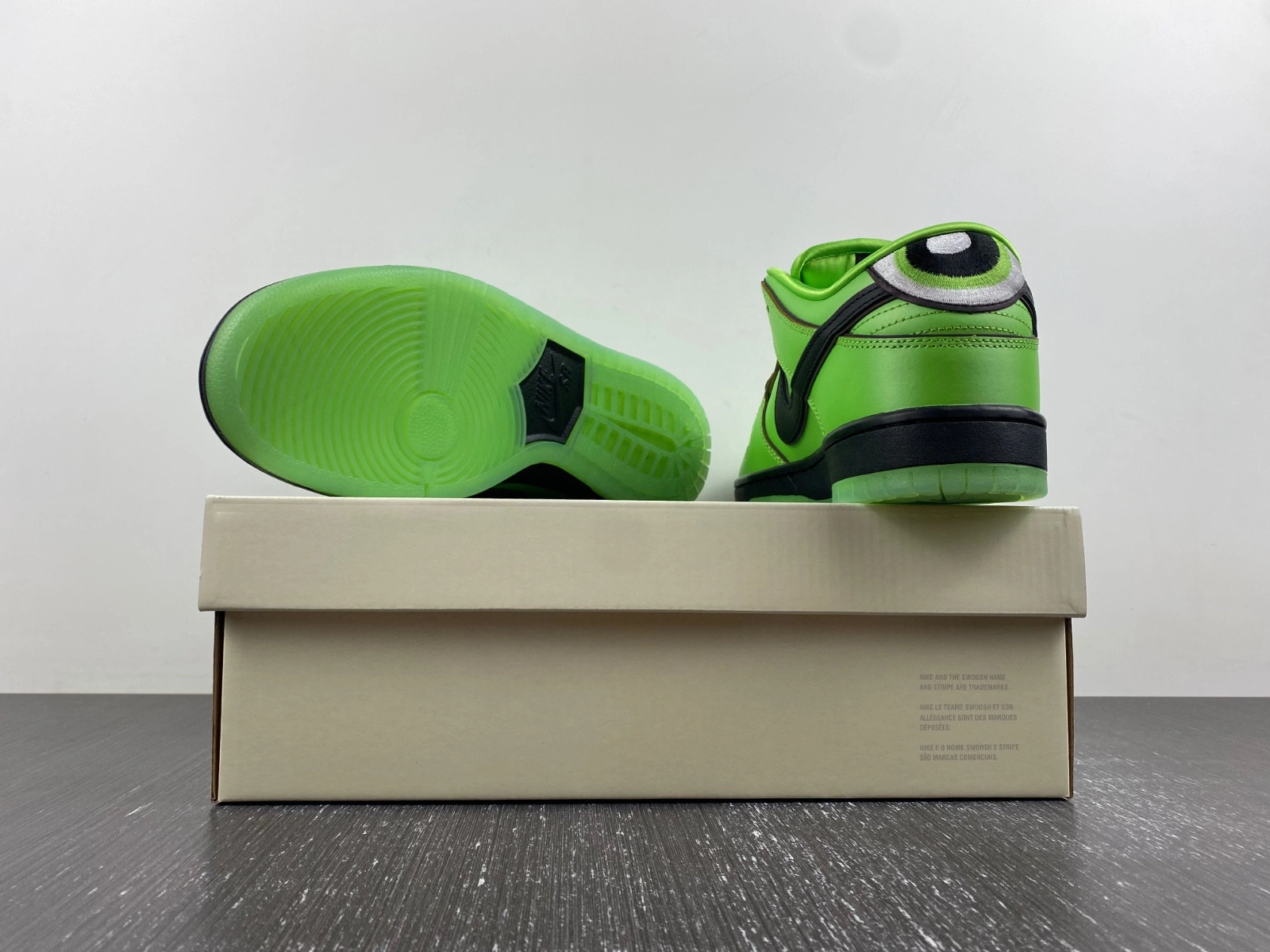 The Powerpuff Girls x Nike SB Dunk Low Buttercup  FZ8319-300