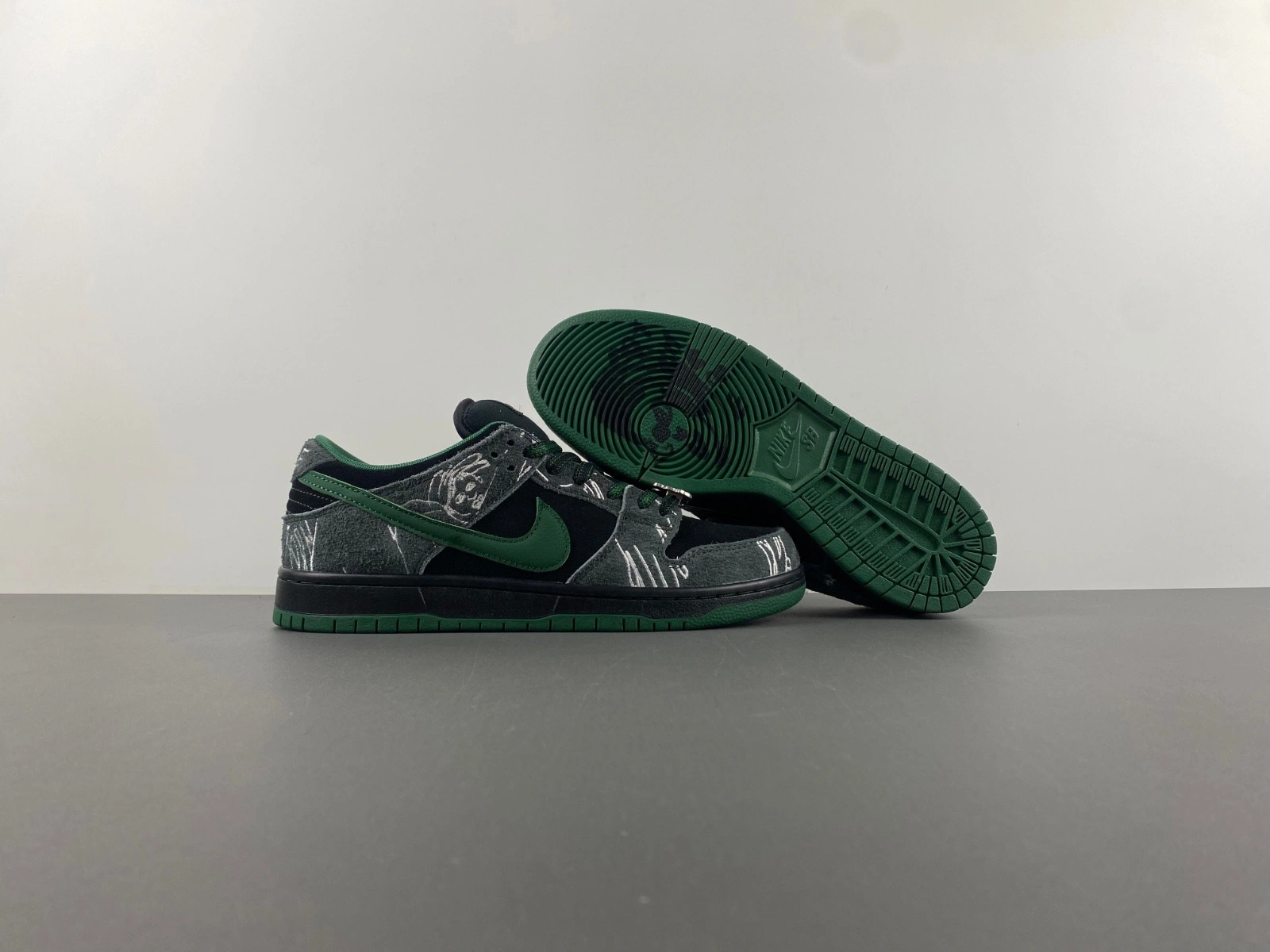 There Skateboards x Nike SB Dunk Low HF7743-001