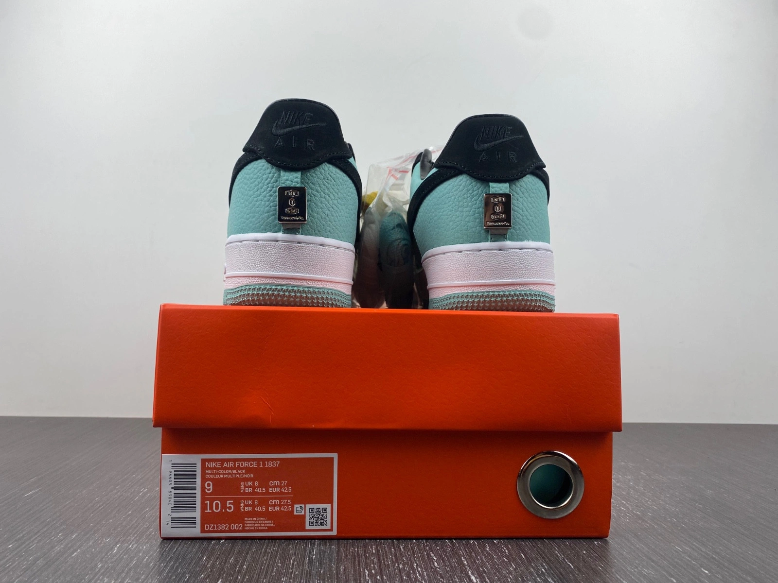 Tiffany & Co. x Nike Air Force 1 Low  DZ1382-002