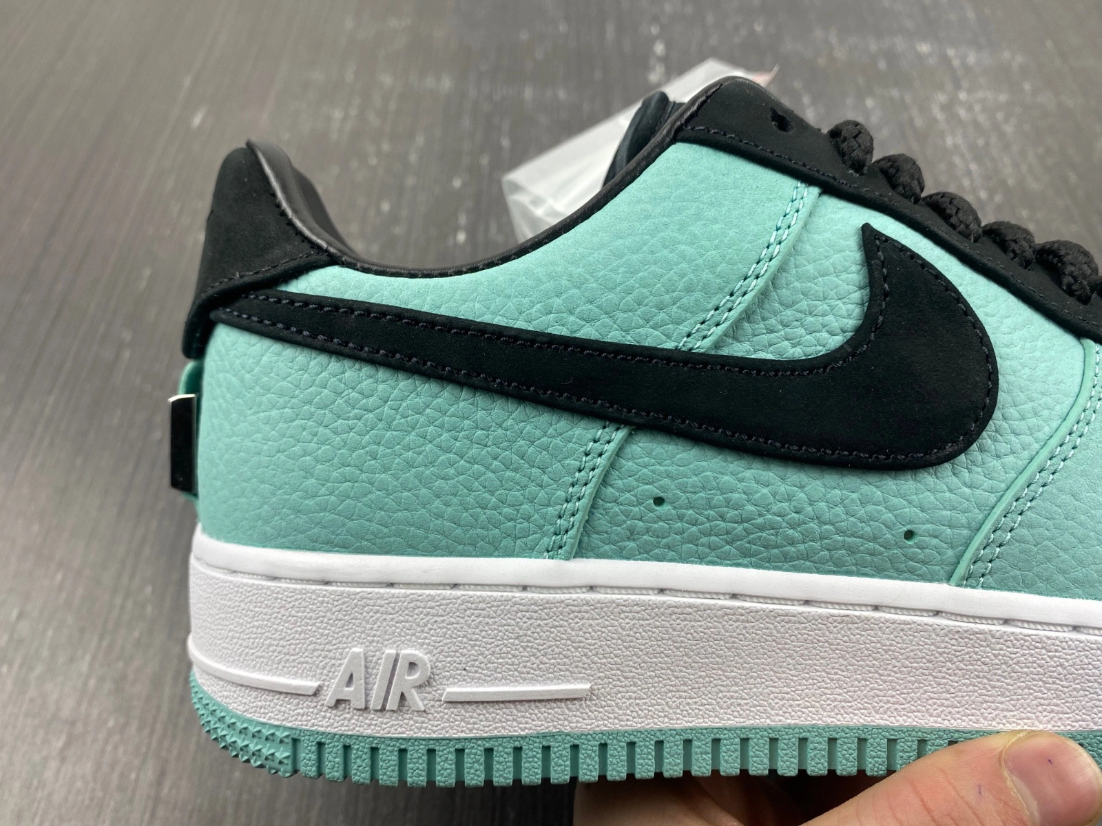 Tiffany & Co. x Nike Air Force 1 Low  DZ1382-002