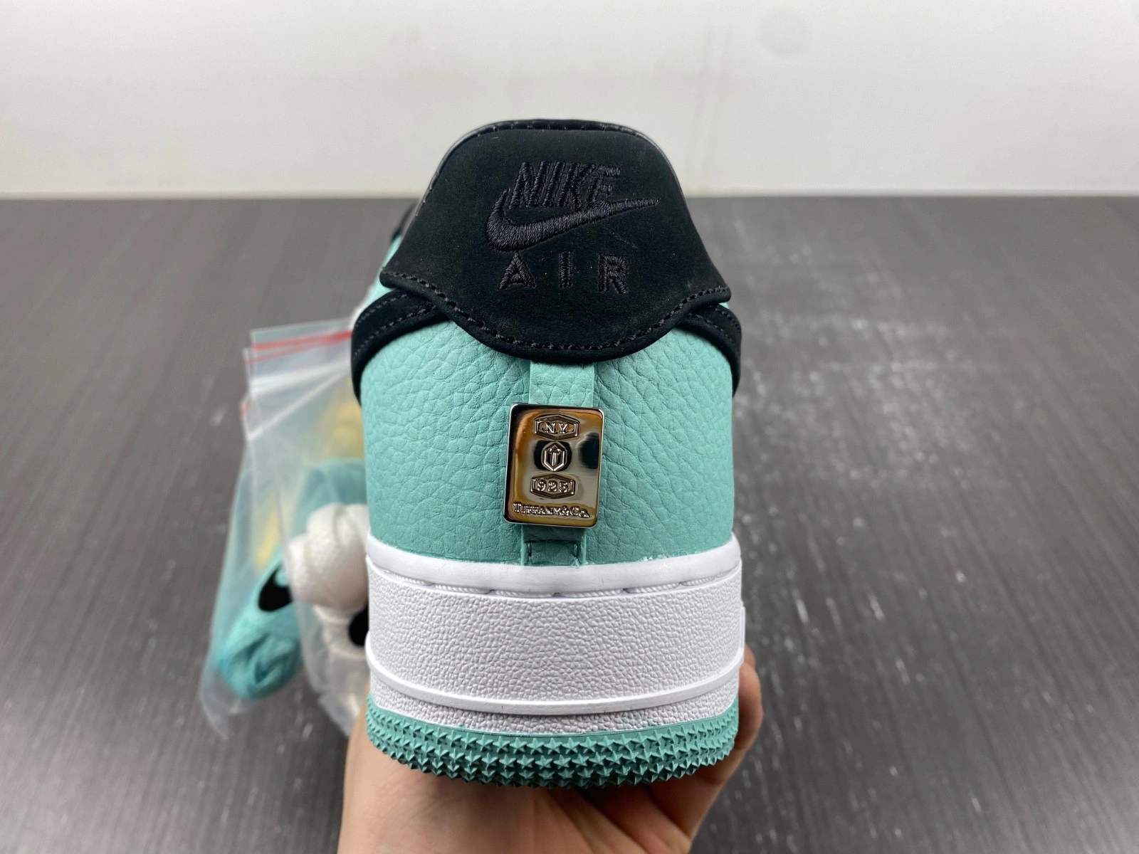 Tiffany & Co. x Nike Air Force 1 Low  DZ1382-002