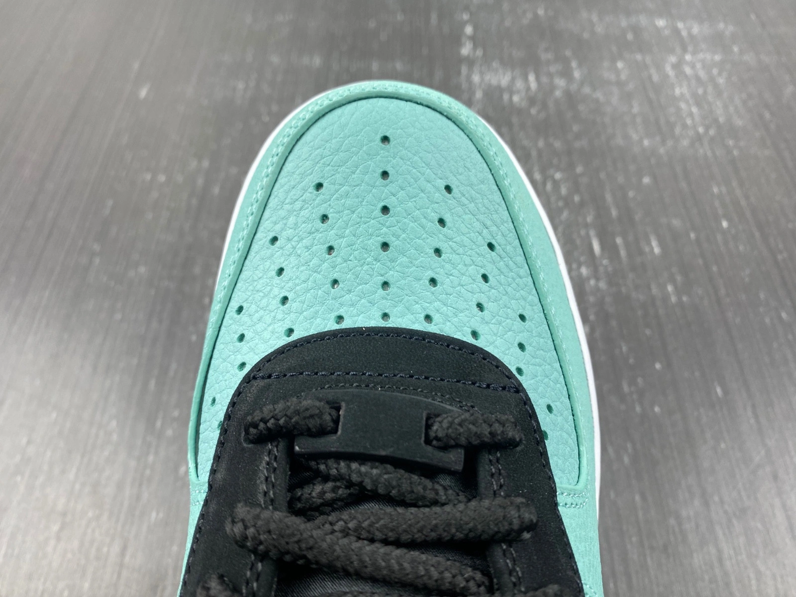 Tiffany & Co. x Nike Air Force 1 Low  DZ1382-002