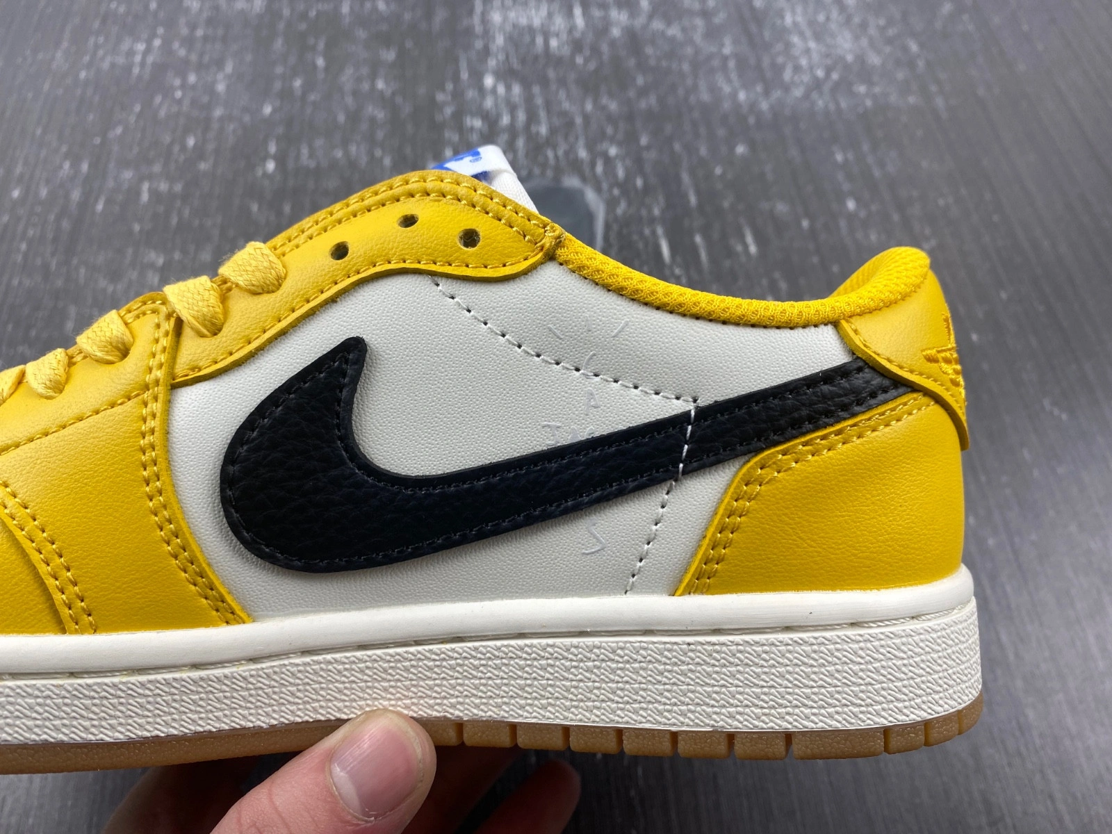 Travis Scott Air Jordan 1 Low OG Canary DZ4137-700