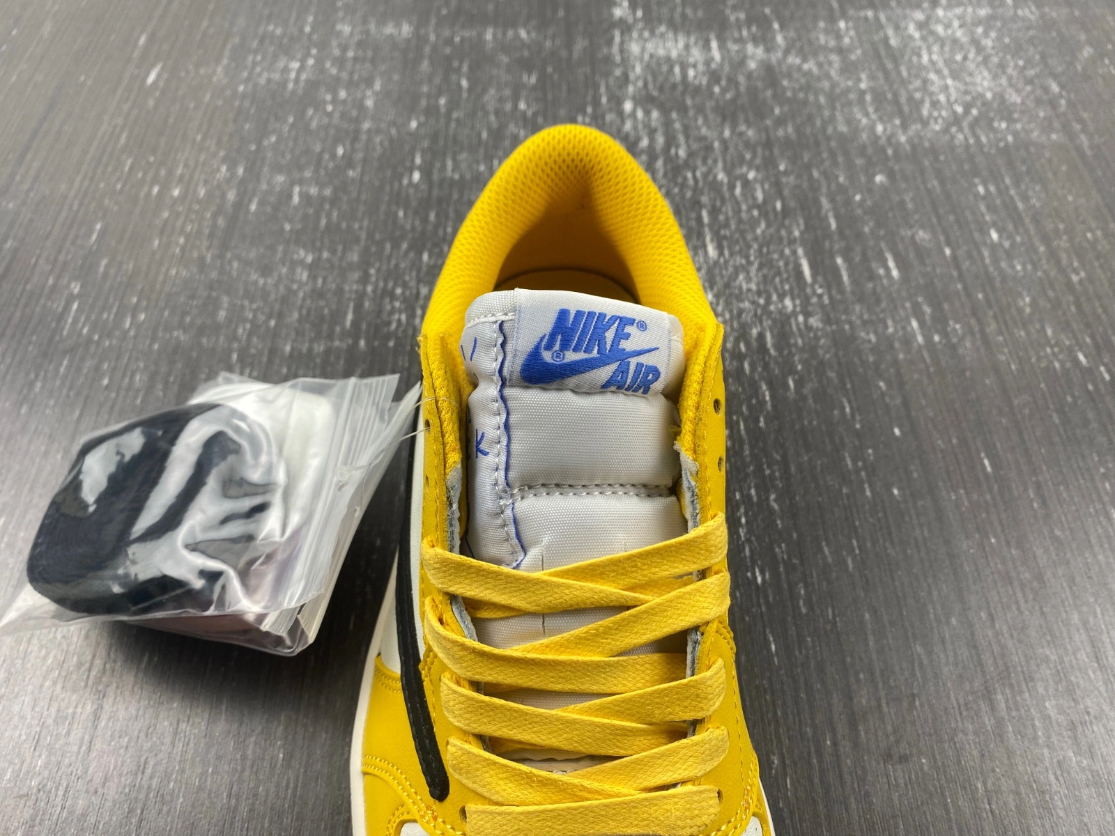 Travis Scott Air Jordan 1 Low OG Canary DZ4137-700