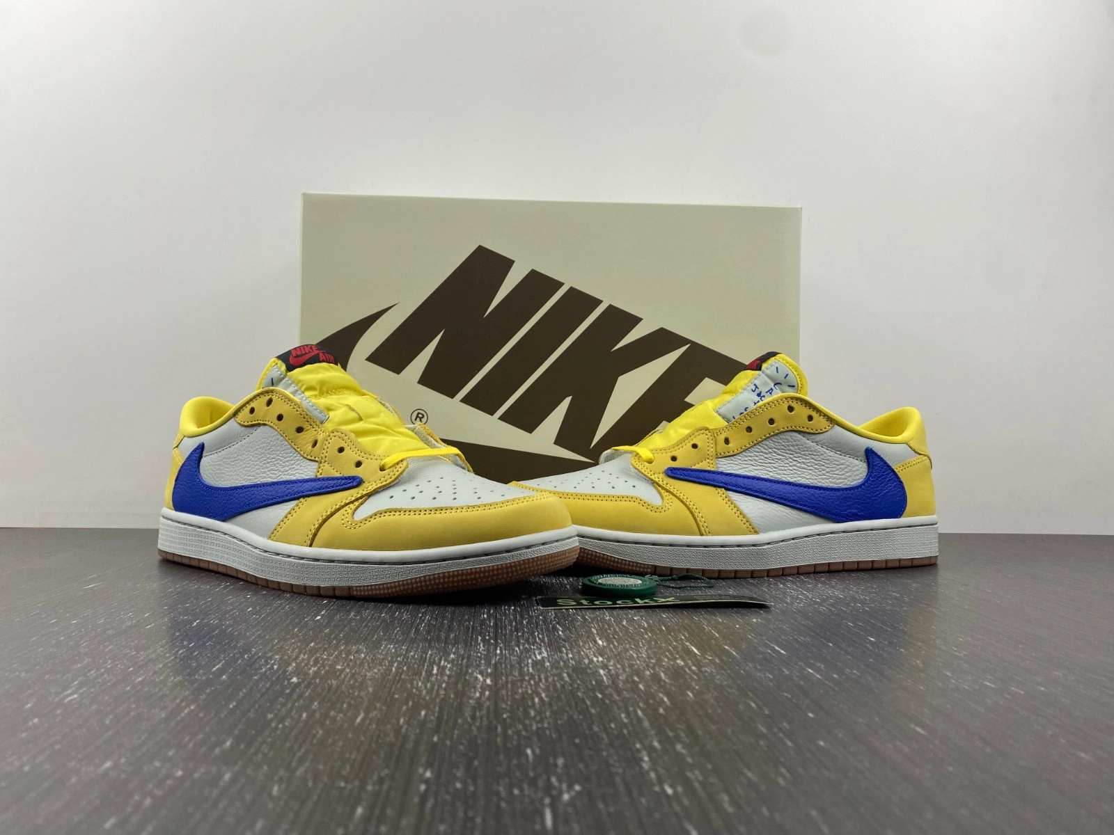 Travis Scott Air Jordan 1 Low OG Canary DZ4137-700