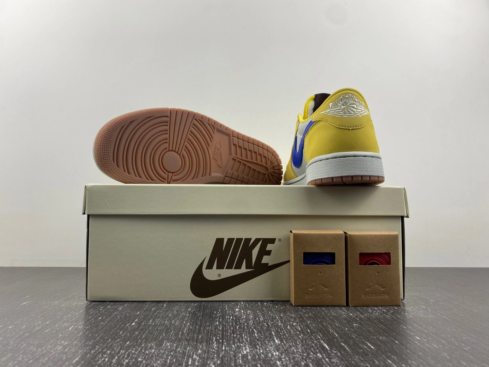Travis Scott Air Jordan 1 Low OG Canary DZ4137-700