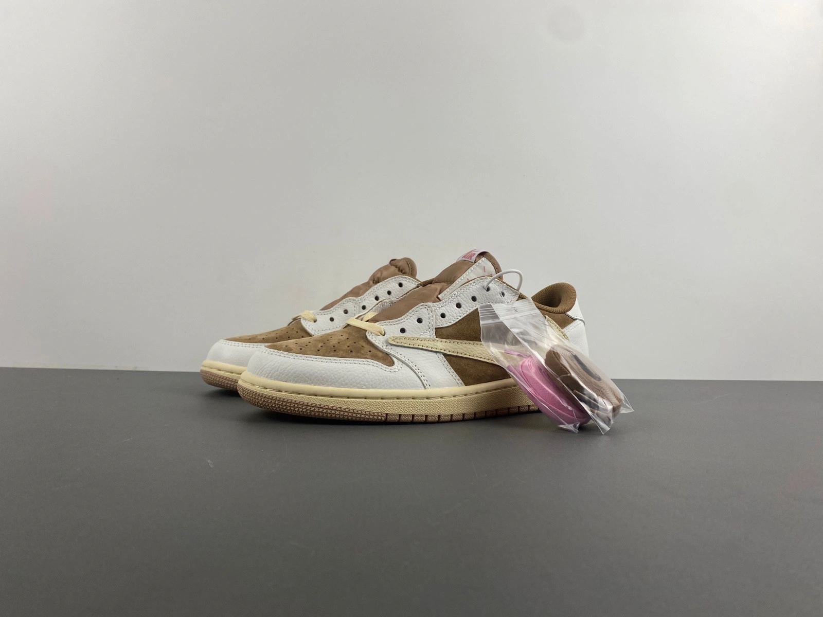 Travis Scott Air Jordan 1 Low OG Sail Shy Pink DM7866-106