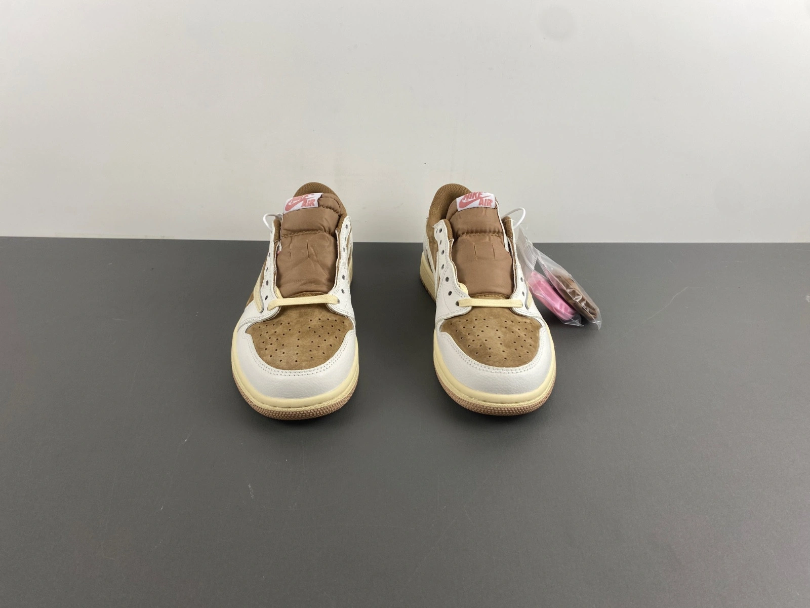 Travis Scott Air Jordan 1 Low OG Sail Shy Pink DM7866-106