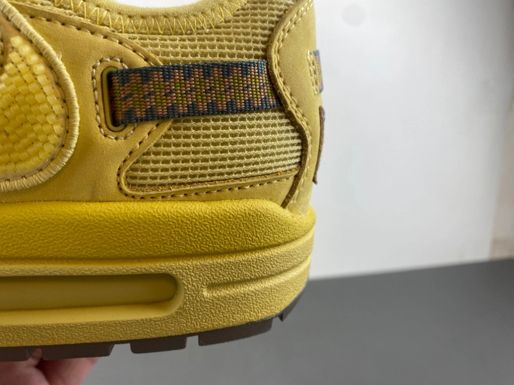 Travis Scott Nike Air Max 1 Wheat DO9392-700