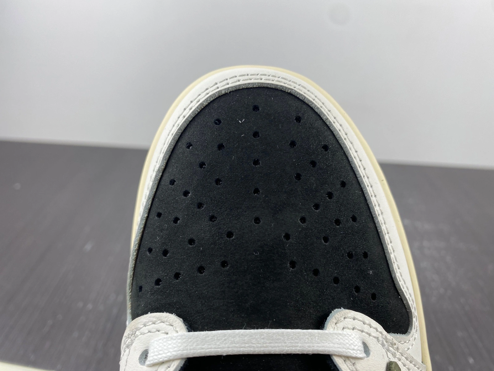 Travis Scott x Air Jordan 1 Low OG Olive DZ4137-106
