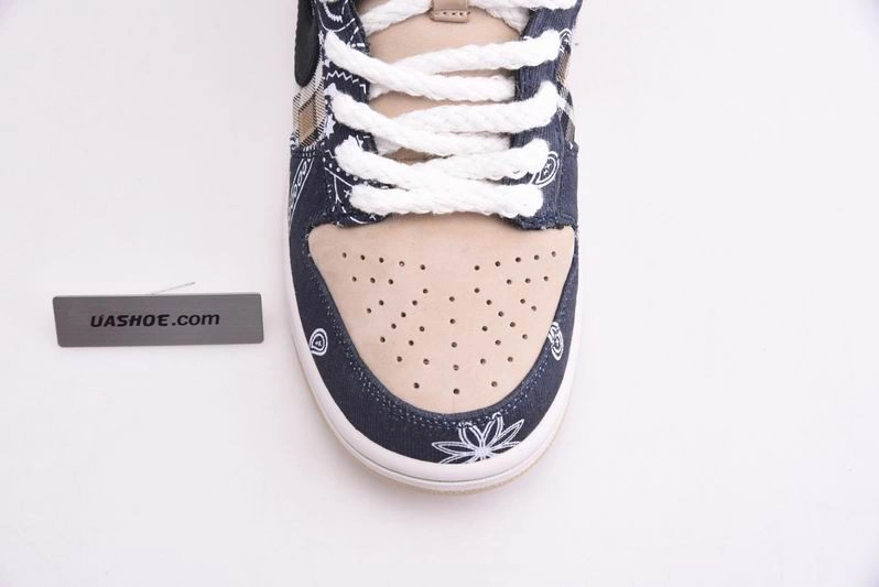Travis Scott x Nike SB Dunk Low CT5053-001